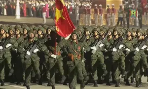 Các khối Quân đội đang diễu qua lễ đài Các khối Quân đội đang diễu qua lễ đài