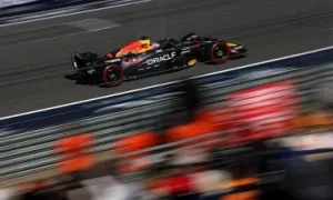 Verstappen phả hơi nóng vào gáy bộ đôi McLaren Verstappen phả hơi nóng vào gáy bộ đôi McLaren